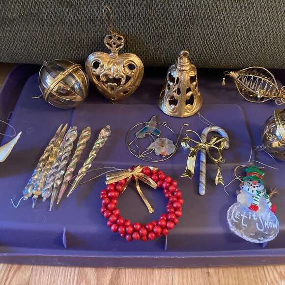 Beautiful Xmas Ornaments & Iciciles - Picture 3 of 5